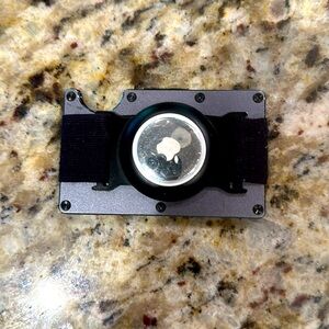 The Ridge wallet with apple air tag included